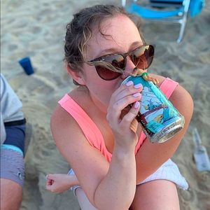 Meet your Posher, Leah